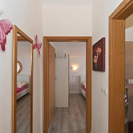 1 Bedroom Cozy In Okrug Gornji Apartment Trogir