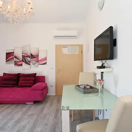 1 Bedroom Cozy In Okrug Gornji