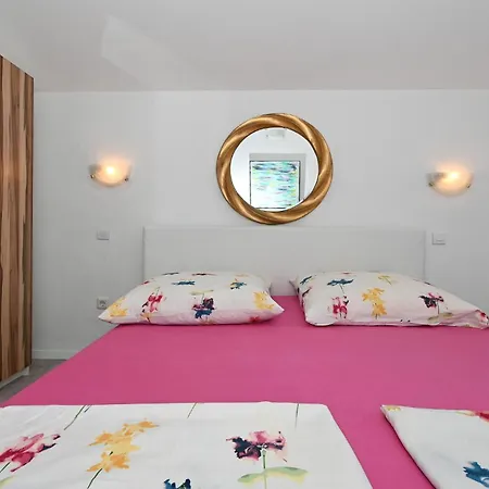 1 Bedroom Gorgeous In Okrug Gornji * Trogir
